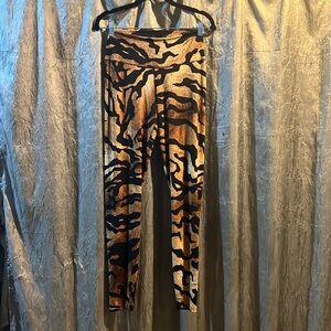 New Eva Varro Medium Tiger Print Yoga/ Fitness/ Athletic Pants